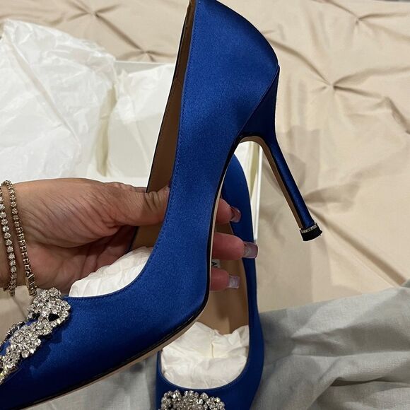 Manolo Blahnik Hangisi Raso in Bleu - Picture 5 of 11